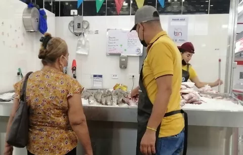 Altos precios y escasez de productos del mar afectan a consumidores en Cuaresma