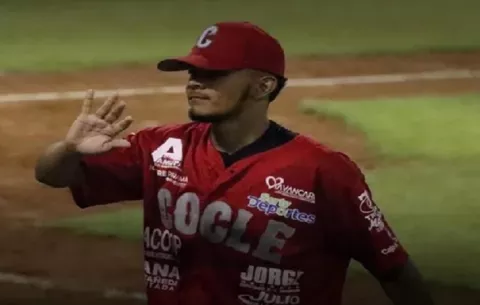 Coclé se pone a un juego de ganar el título del béisbol juvenil
