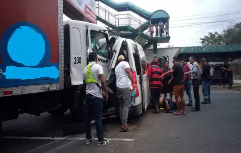 Accidente de tránsito en Colón deja un muerto y varios heridos