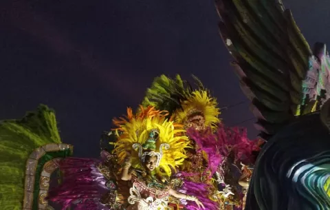 Colonenses celebran con bailes y comparsas los Carnavalitos