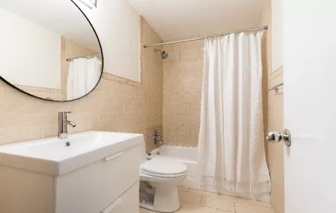Ducha, un foco infeccioso que descuidamos: ¿Cada cuánto debe cambiar la cortina de baño?