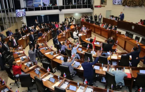 Aprueban en tercer debate proyecto de reformas a la CSS