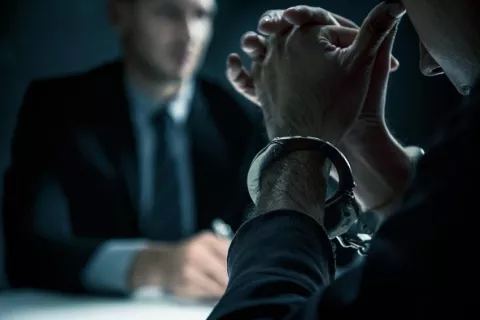 Tribunal ratifica detención de exfuncionario involucrado en caso de pornografía infantil