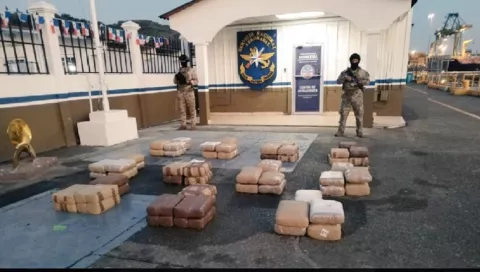En dos operativos marítimos decomisan más de 700 paquetes de sustancias ilícitas