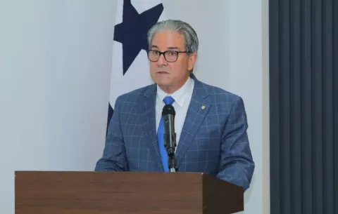 Boyd Galindo: 'al que no le gusta atender a pacientes que no trabaje en el sistema'