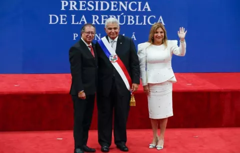 Petro visitará Panamá para hablar de migración y la interconexión eléctrica