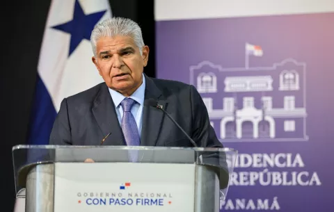 Mulino a manifestantes: 'el que no trabaja, no cobra'