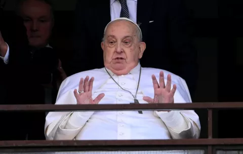 El papa Francisco reaparece en público y condena los bombardeos en Gaza