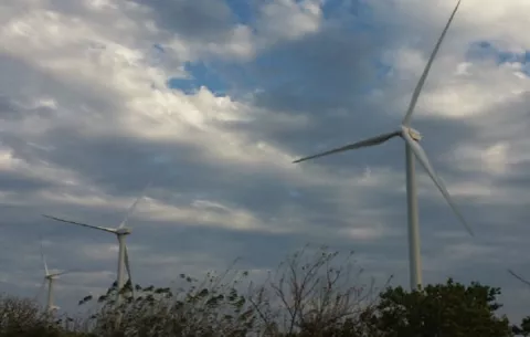Panamá busca empresas de energías renovables, días después de sufrir un apagón nacional