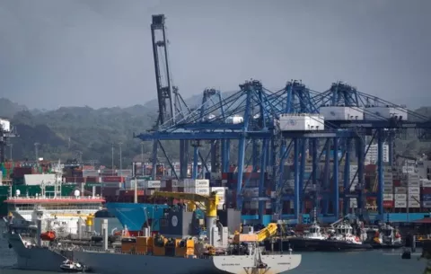 Bloomberg: China no hará negocios con Li Ka-shing por haber vendido sus puertos en Panamá