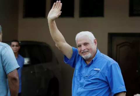 "No dejen de soñar en grande", le pide Martinelli a los panameños antes de su traslado a Nicaragua