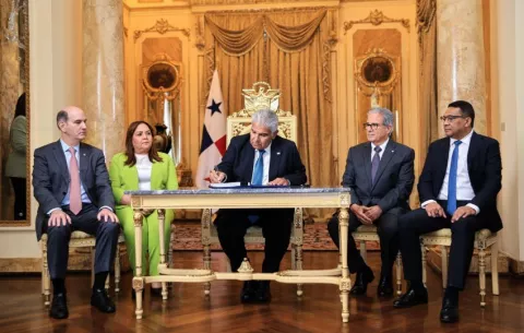 José Raúl Mulino sancionó la Ley 462 que reforma a la CSS