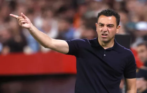 Xavi desea entrenar 'un club o selección' y reconoce que falló al prescindir de Busquets
