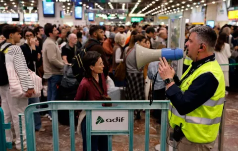 España recobra poco a poco la normalidad y recupera la demanda eléctrica