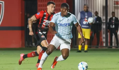 Panameño Londoño anota el gol de la Universidad Católica contra el Vitória en Copa Sudamericana  