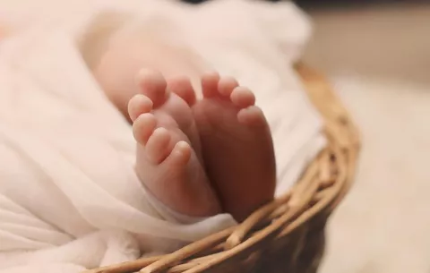 Hospital del Niño mantiene en custodia cadáver de recién nacida de madre adolescente