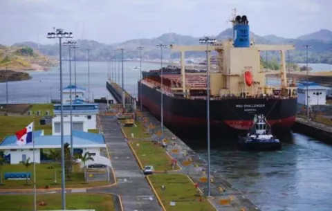 Canal de Panamá aplicará sistema de compensación para barcos militares de EE.UU.
