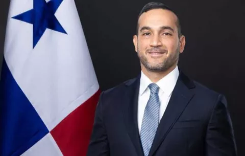  Renuncia el vicecanciller Carlos Ruiz Hernández