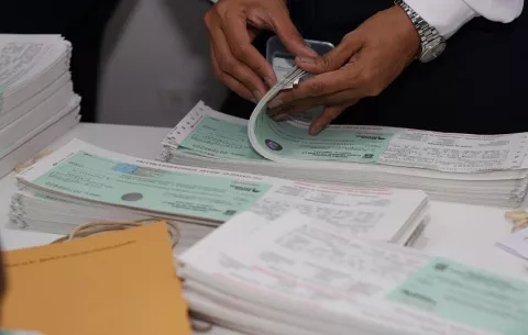 Para evitar irregularidades, Contraloría desembolsa pagos a funcionarios de la Asamblea a través de cheques