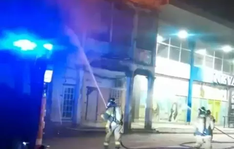 Incendio en un viejo caserón en Colón deja 15 familias damnificadas