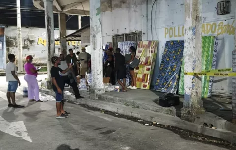 Familias afectadas por incendio en Colón reciben ayuda gubernamental