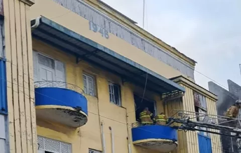 Muere adulto mayor en un incendio en el edificio 1946 en la ciudad de Colón