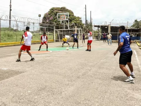 Utilizan el fútbol como medio de resocialización en cárcel de Colón