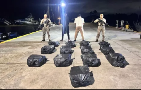 Decomisan 322 paquetes de droga en una lancha artesanal en El Porvenir