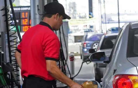 Precios del combustible disminuirán a partir del viernes