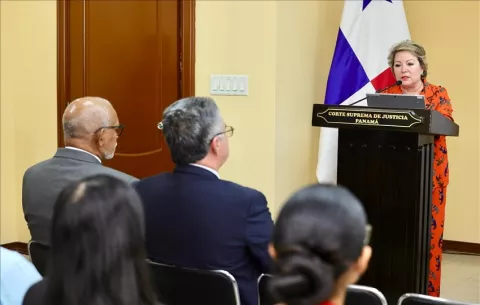 María Eugenia López se queda sin blindaje; DGCP rechaza lujoso alquiler