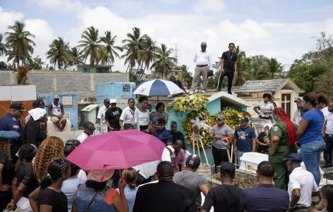 Cifran en 221 los muertos en discoteca de Santo Domingo a la espera de informe final