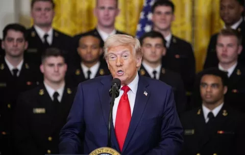 Juez inicia proceso para declarar al Gobierno Trump en desacato por expulsión de migrantes