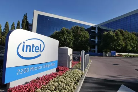Intel pierde 821 millones de dólares en el primer trimestre, un 115 % más que en 2024 
