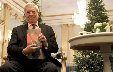 Panamá 'se une al dolor' por muerte de Vargas Llosa