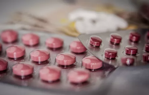 Farmacéutica Mylan pagará hasta 355 millones por mentir sobre sus opioides