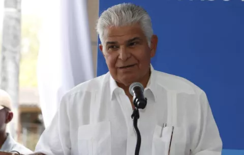  José Raúl Mulino tuvo encuentro ‘social’ con diputados en Penonomé