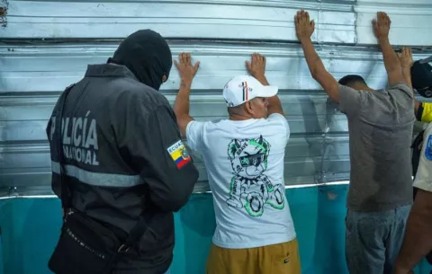 Ecuador vota en medio de una violencia criminal sin precedentes: un homicidio por hora