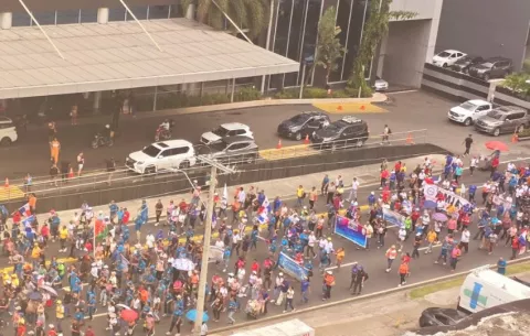 Docentes califican como 'exitoso' primer día de huelga en rechazo a la Ley 462