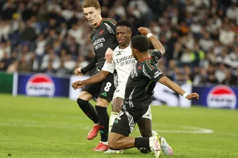Arsenal fulmina a un Real Madrid carente de fútbol y se cita con el PSG