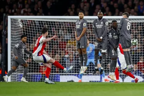 Arsenal golea al Real Madrid y lo pone en aprietos en los 'Champions'