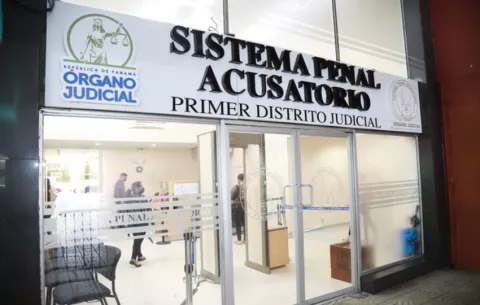 Médico condenado por acuerdo de pena por fraude a EE.UU.