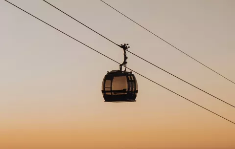 Cuatro muertos y un herido grave al descolgarse la cabina de un teleférico en Italia
