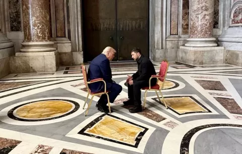 El funeral de Francisco deriva en un cara a cara vaticano entre Trump y Zelenski