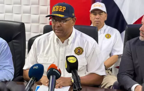 Destituyen a cinco funcionarios de los Bomberos por presuntos cobros de coimas