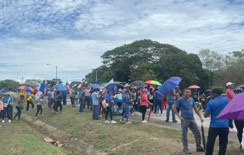 Docentes de Herrera, Los Santos y Veraguas siguen en las calles