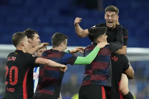 Barcelona vence al Espanyol y se corona en LaLiga