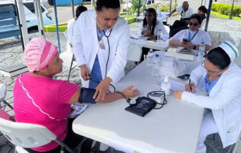 En medio de protestas y negociaciones realizan mega feria en Bocas del Toro