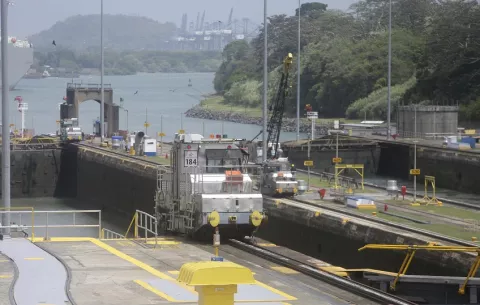 El Canal de Panamá prevé invertir 3.000 millones de dólares en 5 años en nuevos negocios