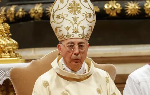 El cardenal Dominique Mamberti, la voz que desvelará al mundo el nuevo papa