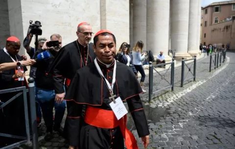 Todos los cardenales que participarán en el cónclave están en Roma